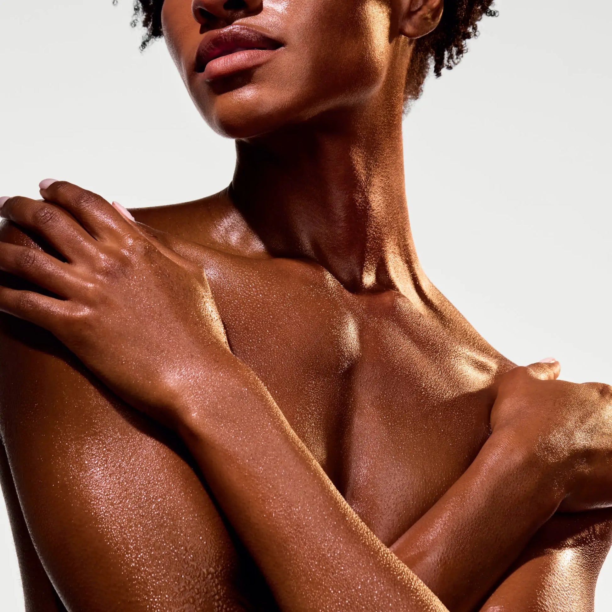 the-glow-getter-multi-oil-body-scrub-c6 NATR-40028-Alt-Image-The_Glow_Getter_Multi-Oil_Body_Scrub-06_1.webp